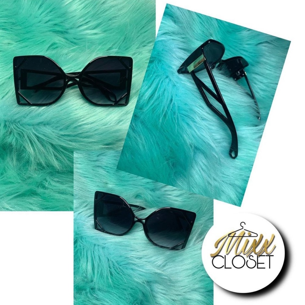 Black oversize sunglasses